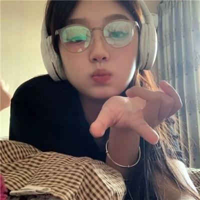倒挂的爱丽丝